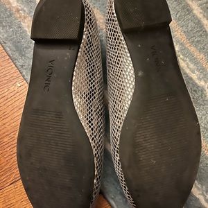 Vionic 8.5 Gem Caballo gunmetal snake shoes w/box. Excellent condition.